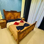 Hillview Duplex Penthouse Apartment *