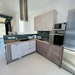 Hillview Duplex Penthouse *