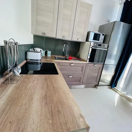 Hillview Duplex Penthouse דירה *