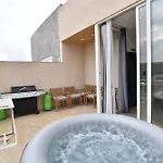 Hillview Duplex Penthouse דירה