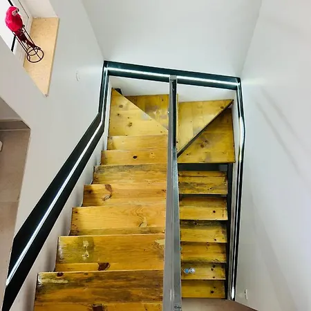 Hillview Duplex Penthouse With Private Hot Tub *