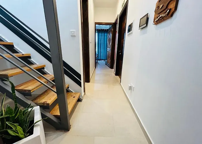 Hillview Duplex Penthouse *