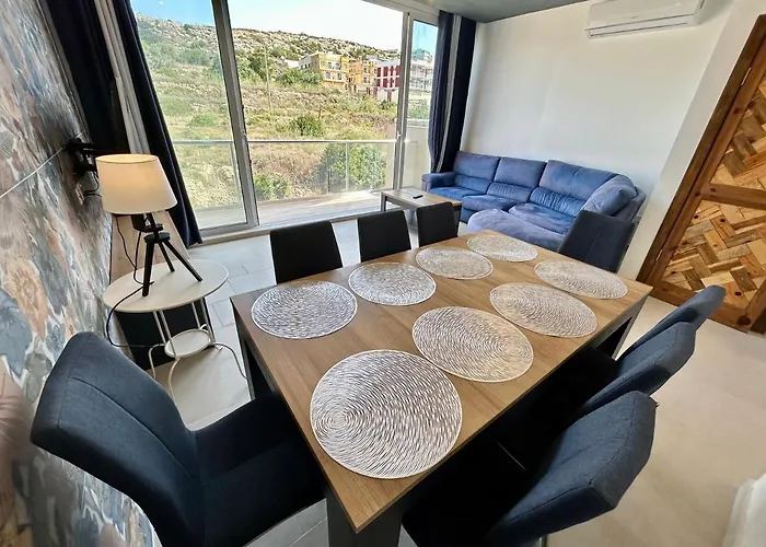 Hillview Duplex Penthouse *