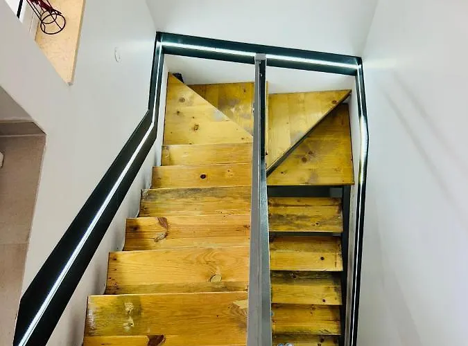 Hillview Duplex Penthouse *