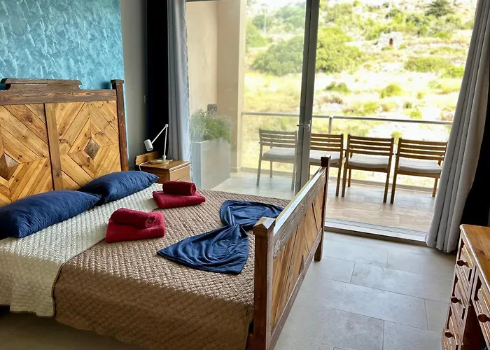 Hillview Duplex Penthouse *