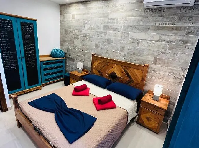 Hillview Duplex Penthouse Apartment