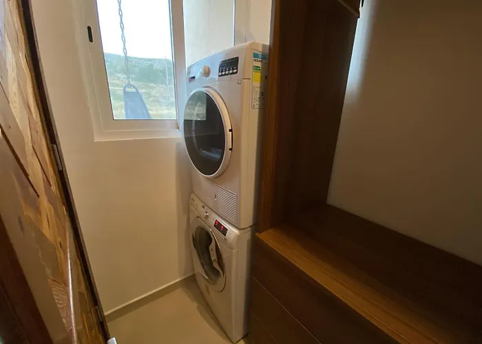 Apartment Hillview Duplex Penthouse *