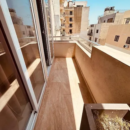 Hillview Duplex Penthouse *