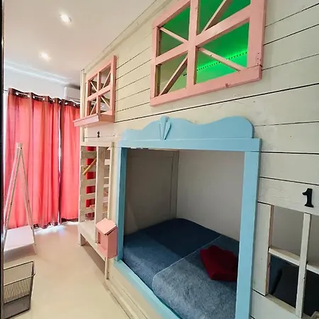 Hillview Duplex Penthouse 아파트 *